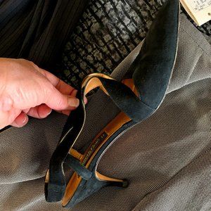 Vintage 90s Kenneth Cole Black Suede Kitten Heels (Made in Spain)